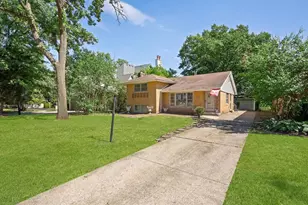 21 N Quincy St, Hinsdale, IL 60521 - Photo 1