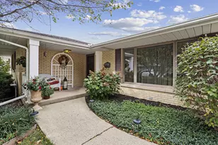 1006 Maitland Dr, Lockport, IL 60441 - Photo 2
