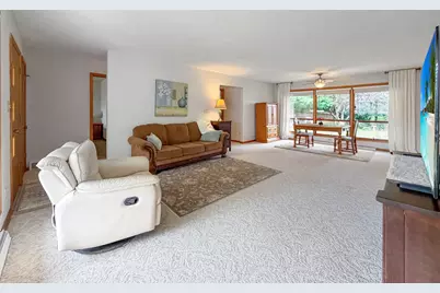1353 Empire Court, Freeport, IL 61032 - Photo 6