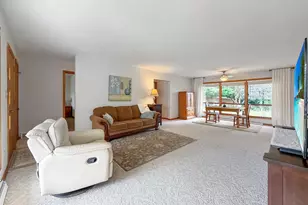 1353 Empire Ct, Freeport, IL 61032 - Photo 6