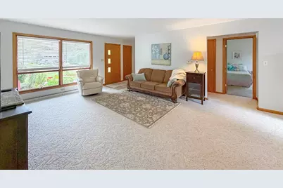 1353 Empire Court, Freeport, IL 61032 - Photo 4