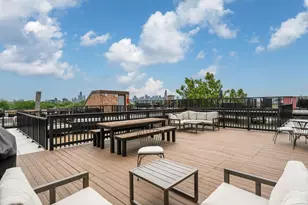 2012 W St Paul Ave, Chicago, IL 60647 - Photo 16