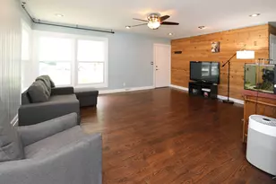 212 Hill Ave, North Aurora, IL 60542 - Photo 2