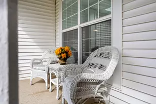 677 Linden Dr, Carol Stream, IL 60188 - Photo 2