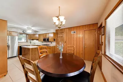 704 W Lonnquist Boulevard, Mount Prospect, IL 60056 - Photo 10