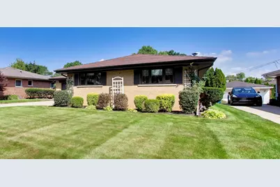704 W Lonnquist Boulevard, Mount Prospect, IL 60056 - Photo 2