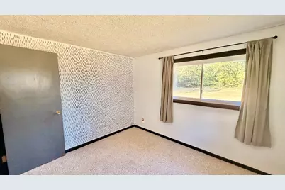 1001 Medlin Road, Centralia, IL 62801 - Photo 10