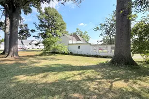 1300 Grant St, Eldorado, IL 62930 - Photo 8