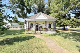 1300 Grant St, Eldorado, IL 62930 - Photo 2