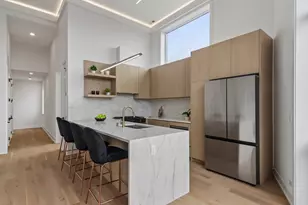 1656 N Bosworth Ave, Chicago, IL 60642 - Photo 2