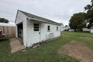 820 N Burr St, Kewanee, IL 61443 - Photo 14