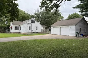 3904 Grove Ave, McHenry, IL 60050 - Photo 2