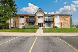 5 Kingery Quarter, Willowbrook, IL 60527 - Photo 1