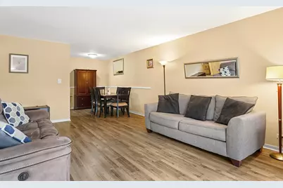 5 Kingery Quarter #5-104, Willowbrook, IL 60527 - Photo 4