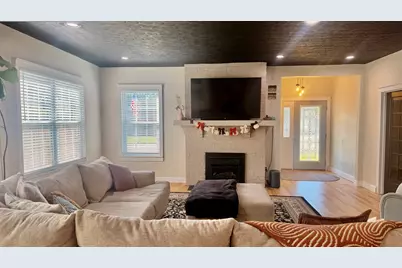 924 W Main Street, Salem, IL 62881 - Photo 8