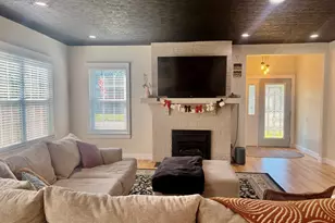 924 W Main St, Salem, IL 62881 - Photo 8