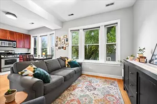 2920 W Berteau Ave, Chicago, IL 60618 - Photo 8