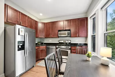 2920 W Berteau Avenue #2, Chicago, IL 60618 - Photo 6
