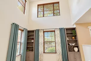 415 Shadow Creek Dr, Vernon Hills, IL 60061 - Photo 2