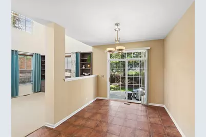 415 Shadow Creek Drive, Vernon Hills, IL 60061 - Photo 4