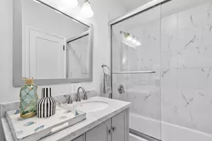 847 W Roscoe St, Chicago, IL 60657 - Photo 12