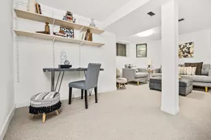 847 W Roscoe St, Chicago, IL 60657 - Photo 14