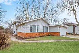1923 E Pawnee Ln, Mount Prospect, IL 60056 - Photo 2