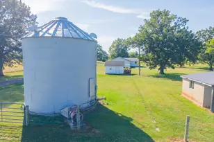 2217 Mercer Farm Rd, Centralia, IL 62801 - Photo 30