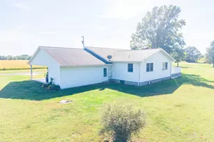 2217 Mercer Farm Rd, Centralia, IL 62801 - Photo 2