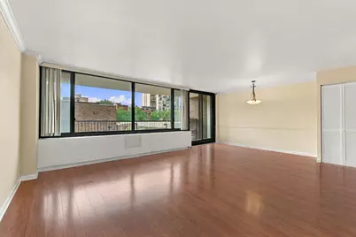 1555 N Sandburg Terrace #201, Chicago, IL 60610 - Photo 2
