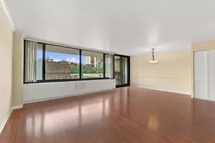1555 N Sandburg Terrace, Chicago, IL 60610 - Photo 2