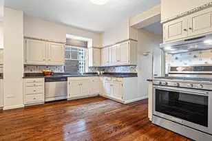 227 E Delaware Pl, Chicago, IL 60611 - Photo 12