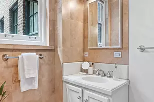 227 E Delaware Pl, Chicago, IL 60611 - Photo 22