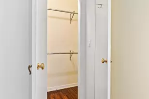 227 E Delaware Pl, Chicago, IL 60611 - Photo 30