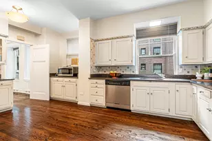 227 E Delaware Pl, Chicago, IL 60611 - Photo 14