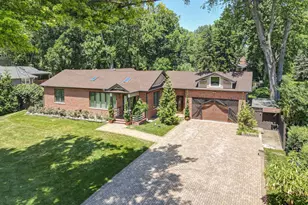 10 E Willow Rd, Prospect Heights, IL 60070 - Photo 2