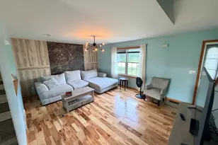 1536 Moluf St, Dekalb, IL 60115 - Photo 4