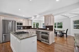 316 Fox Run Dr, Northbrook, IL 60062 - Photo 6