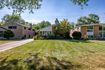 6542 N Kenneth Avenue, Lincolnwood, IL 60712 - Photo 1