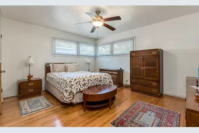 6542 N Kenneth Avenue, Lincolnwood, IL 60712 - Photo 12