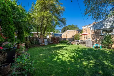 6542 N Kenneth Avenue, Lincolnwood, IL 60712 - Photo 26