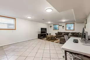 6542 N Kenneth Ave, Lincolnwood, IL 60712 - Photo 18