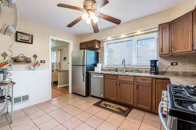 6542 N Kenneth Avenue, Lincolnwood, IL 60712 - Photo 10