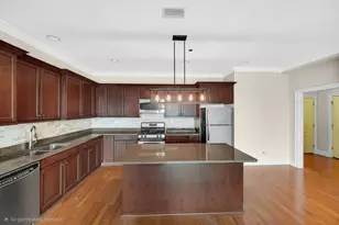 2811 N Bell Ave, Chicago, IL 60618 - Photo 12
