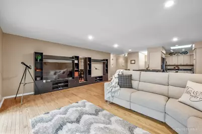 208 N Shore Drive, Oakwood Hills, IL 60013 - Photo 8