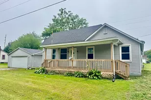 410 SW 2nd St, Aledo, IL 61231 - Photo 2
