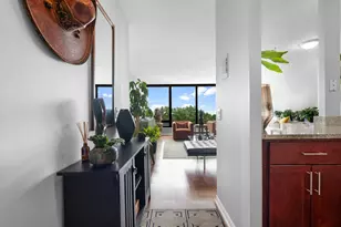 5445 N Sheridan Rd, Chicago, IL 60640 - Photo 10