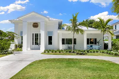 757 Broad Court S, Naples, FL 34102 - Photo 2