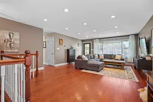 421 Vassar Ln, Des Plaines, IL 60016 - Photo 10