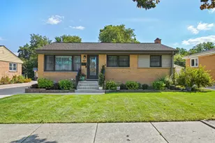 421 Vassar Ln, Des Plaines, IL 60016 - Photo 1